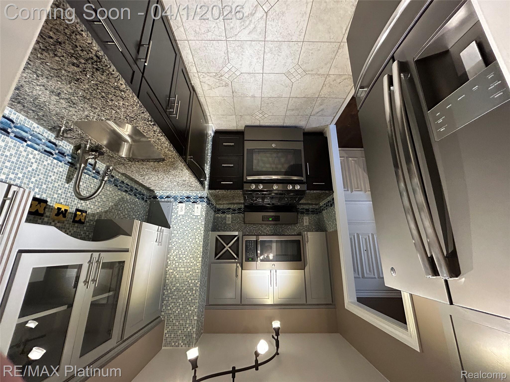 1229 Island Drive 204