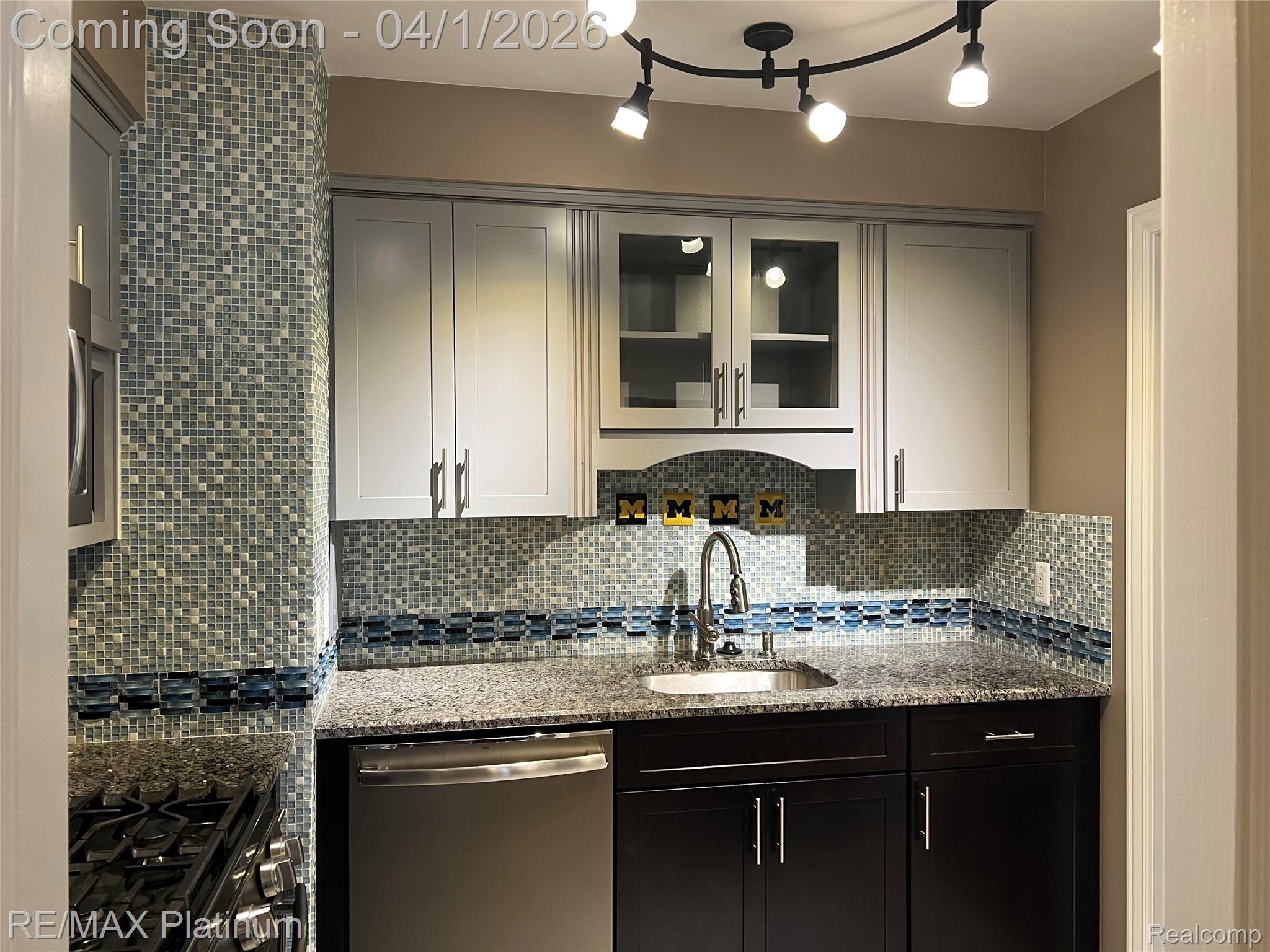 1229 Island Drive 204