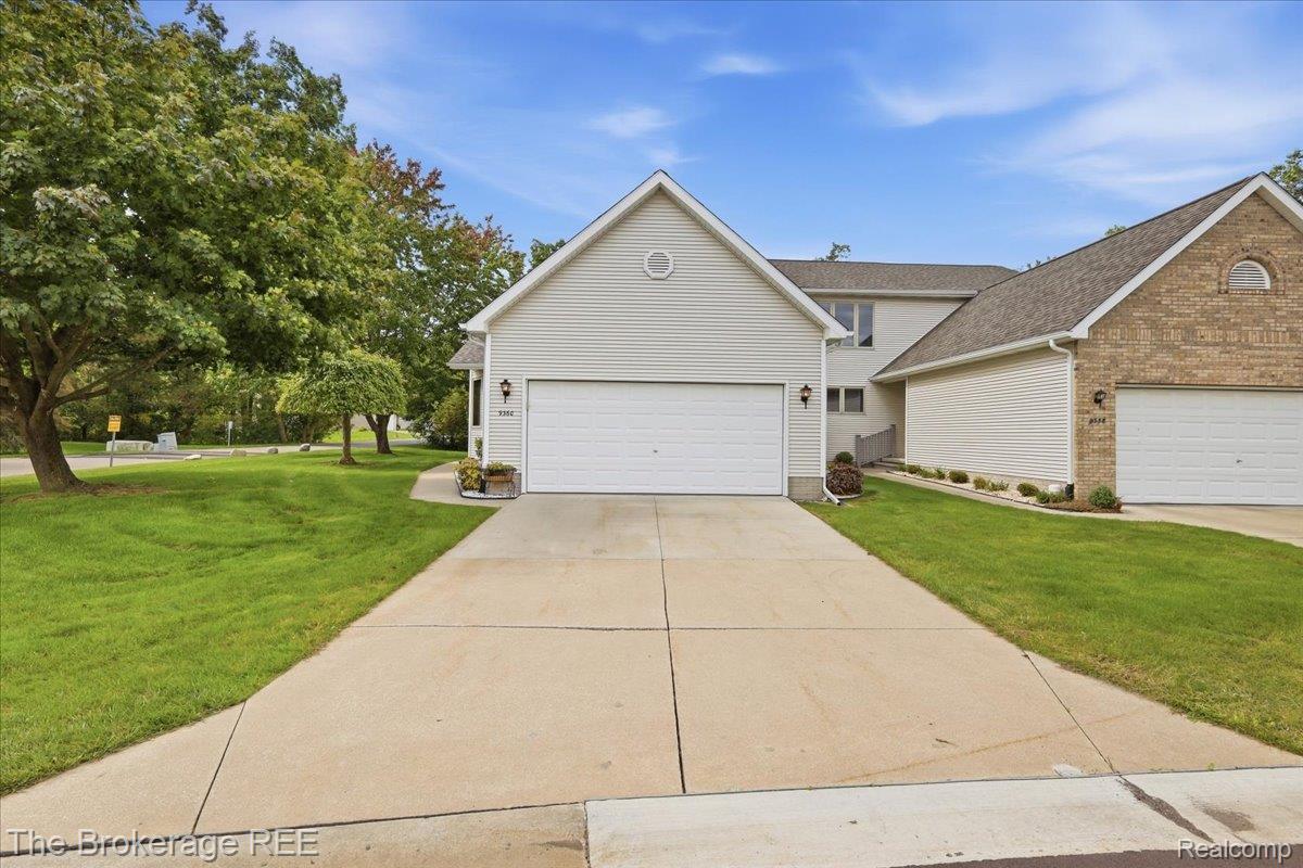 9360 Isabella Lane