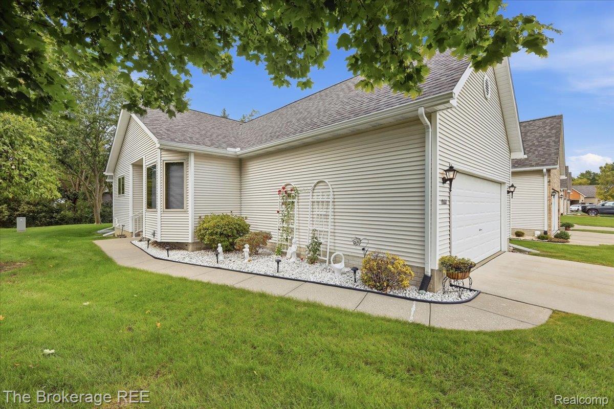 9360 Isabella Lane