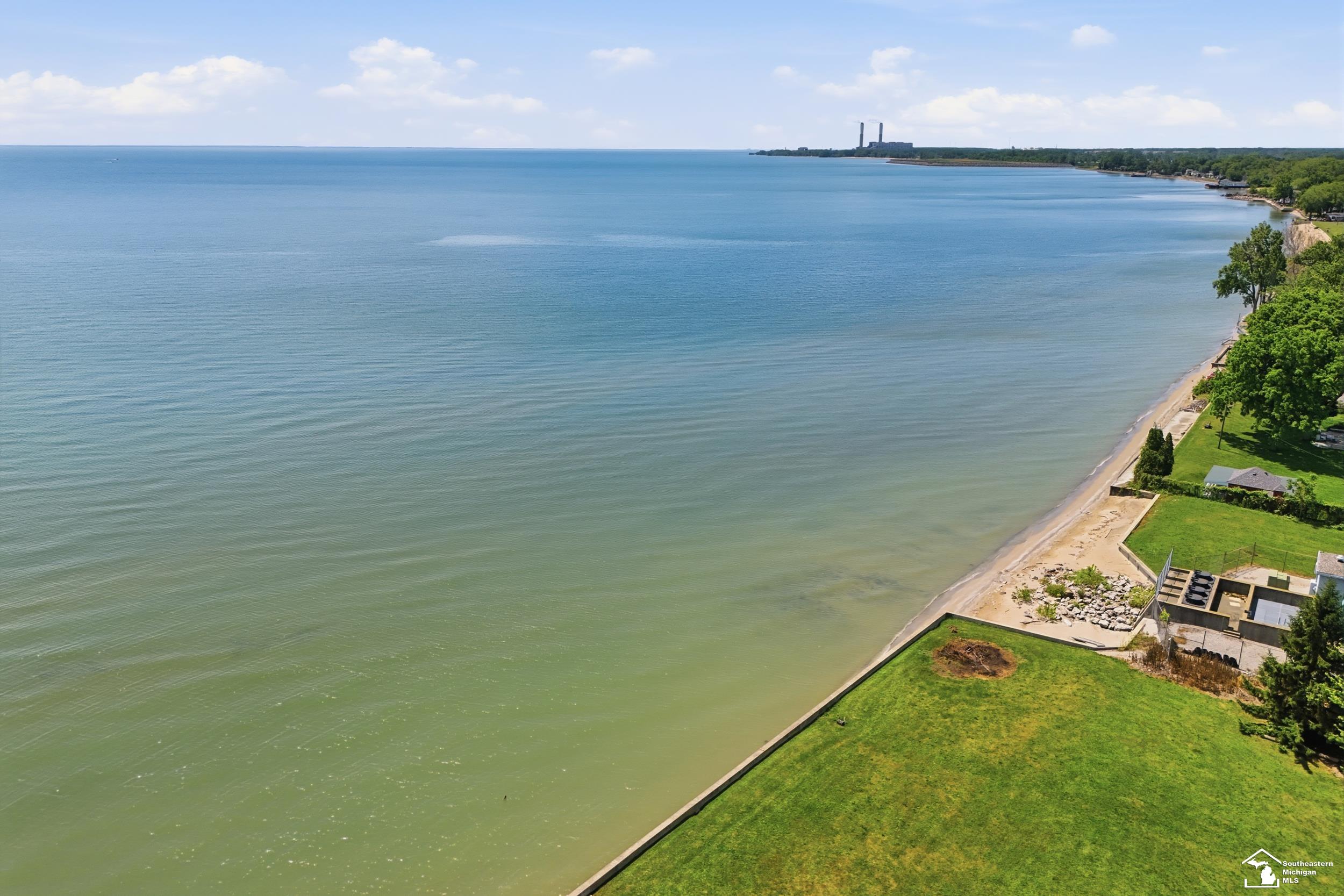 3484 Lakeshore Drive