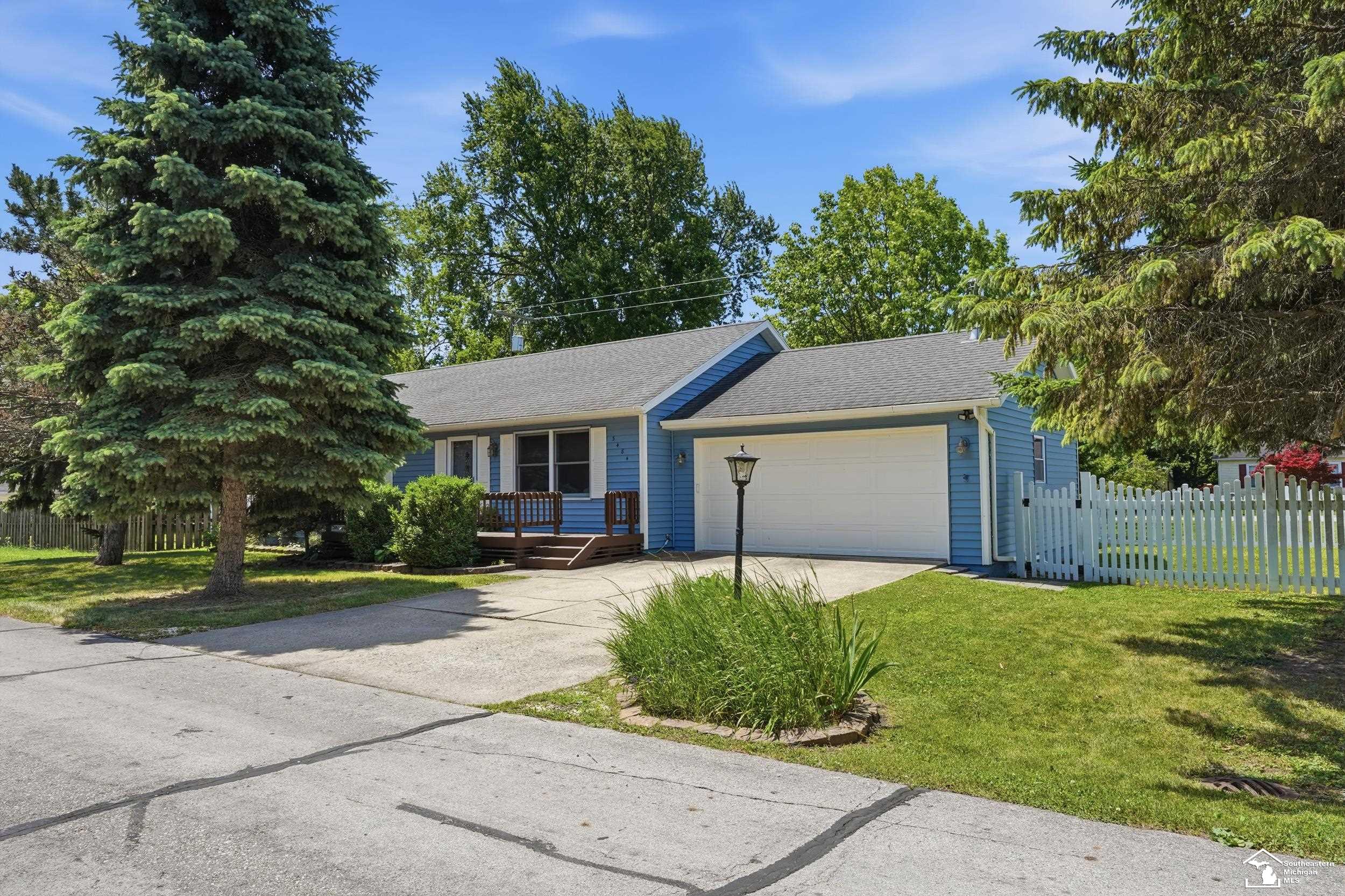 3484 Lakeshore Drive