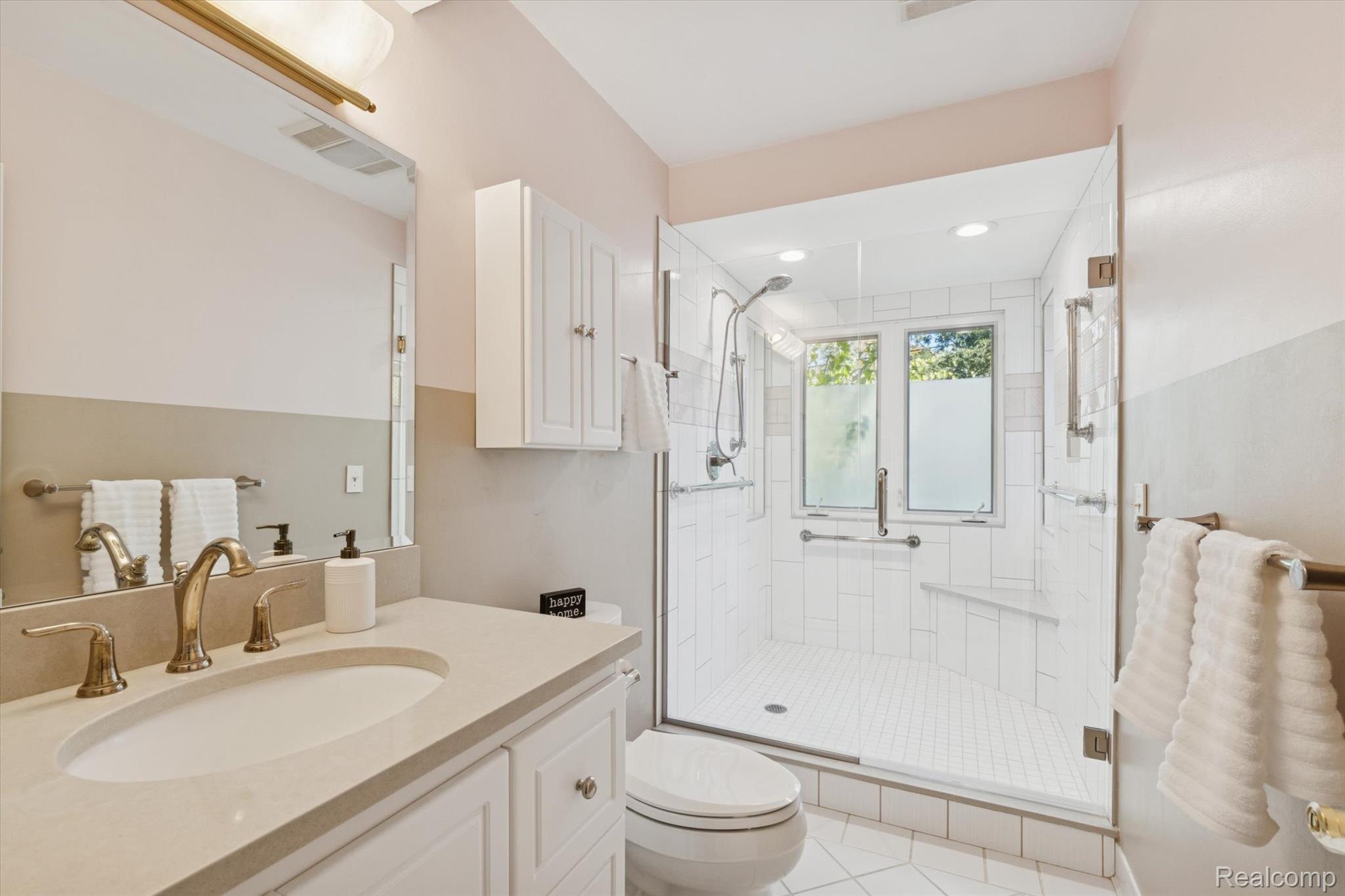 Waterford Charter Township, Michigan 48329, United States, 3 Bedrooms Bedrooms, ,2 BathroomsBathrooms,Residential,Pending,234740