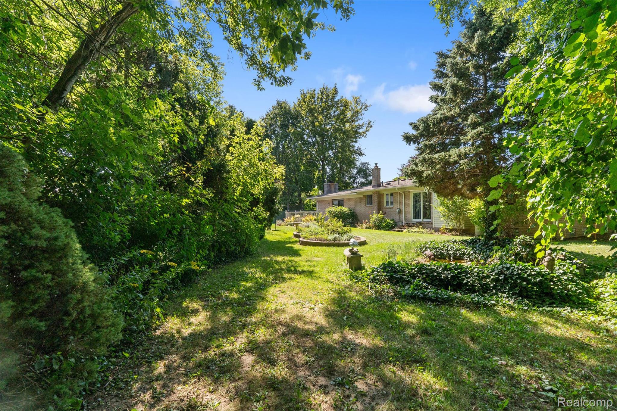 Waterford Charter Township, Michigan 48329, United States, 3 Bedrooms Bedrooms, ,2 BathroomsBathrooms,Residential,Pending,234740