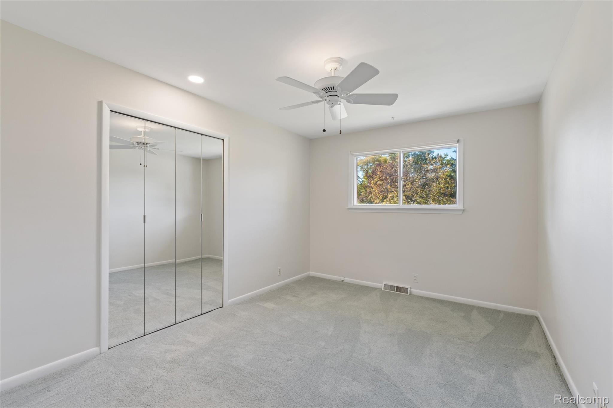 Waterford Charter Township, Michigan 48329, United States, 3 Bedrooms Bedrooms, ,2 BathroomsBathrooms,Residential,Pending,234740