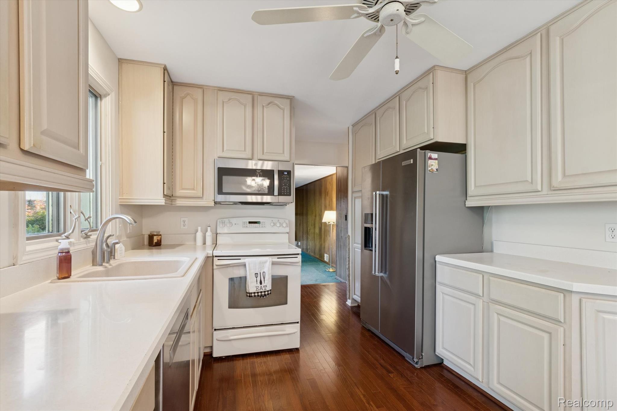 Waterford Charter Township, Michigan 48329, United States, 3 Bedrooms Bedrooms, ,2 BathroomsBathrooms,Residential,Pending,234740