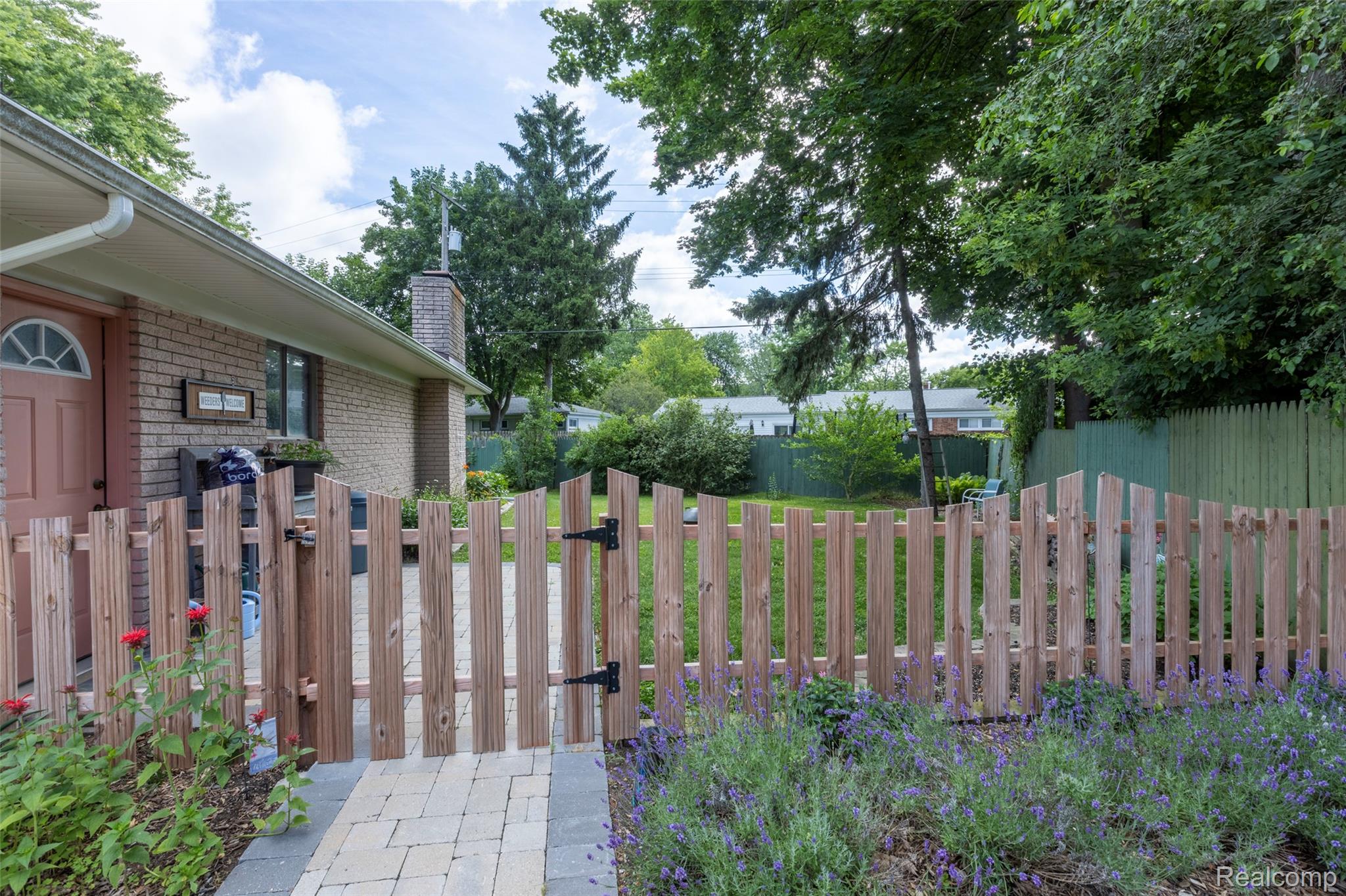 Waterford Charter Township, Michigan 48329, United States, 3 Bedrooms Bedrooms, ,2 BathroomsBathrooms,Residential,Pending,234740