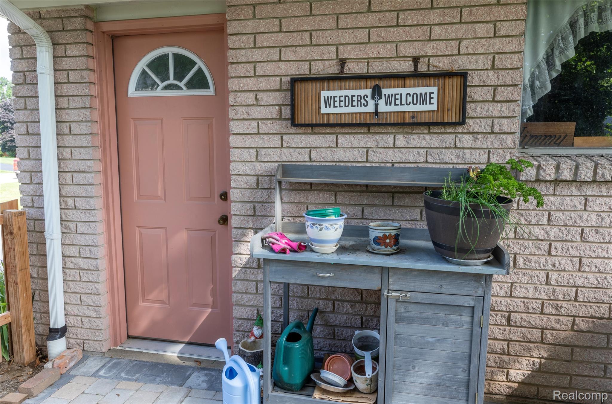 Waterford Charter Township, Michigan 48329, United States, 3 Bedrooms Bedrooms, ,2 BathroomsBathrooms,Residential,Pending,234740