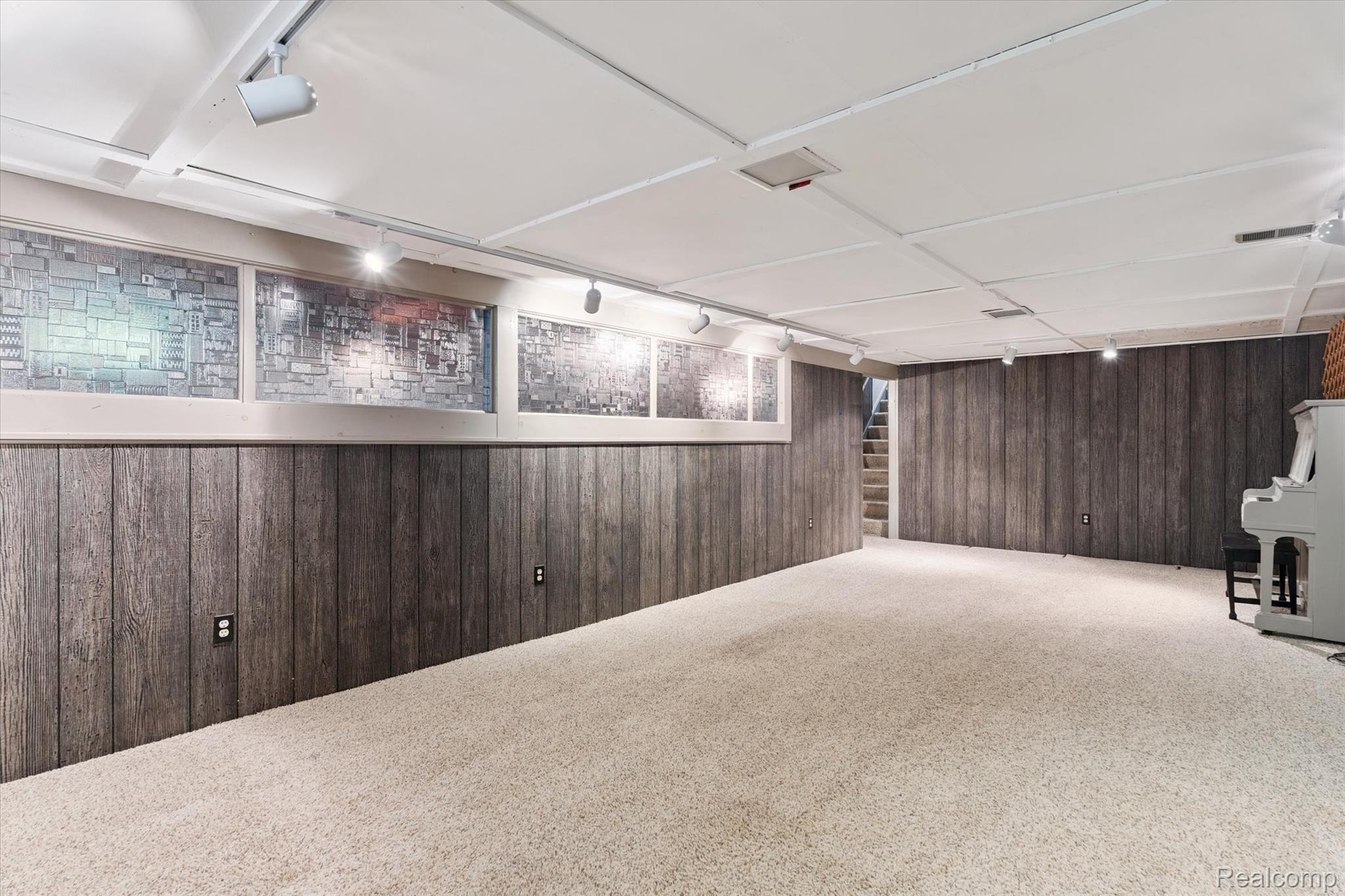 Waterford Charter Township, Michigan 48329, United States, 3 Bedrooms Bedrooms, ,2 BathroomsBathrooms,Residential,Pending,234740