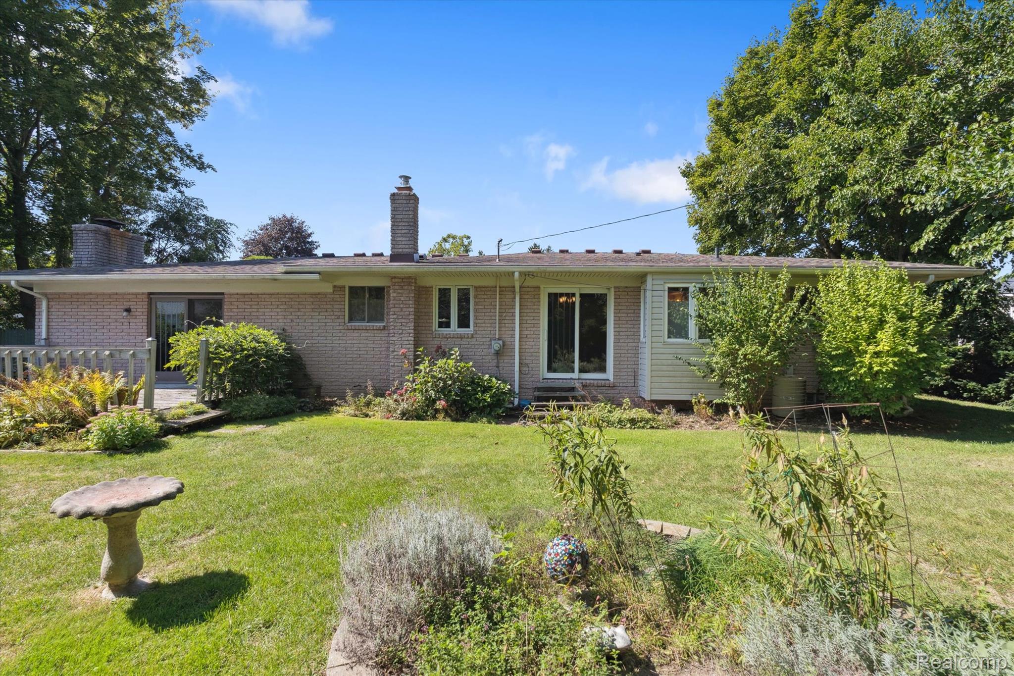 Waterford Charter Township, Michigan 48329, United States, 3 Bedrooms Bedrooms, ,2 BathroomsBathrooms,Residential,Pending,234740