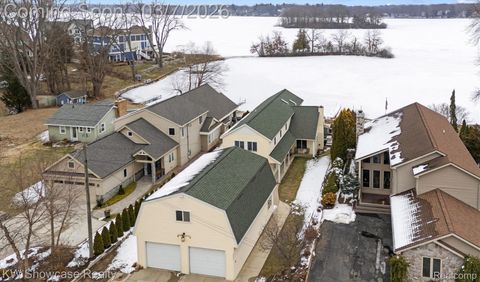 2324 N Duck Lake Road Highland Charter Township MI 48356