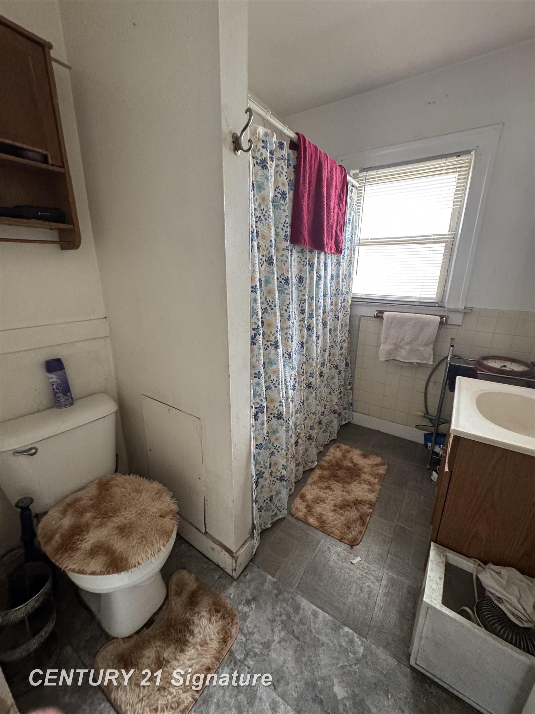 2007 W Genesee Avenue