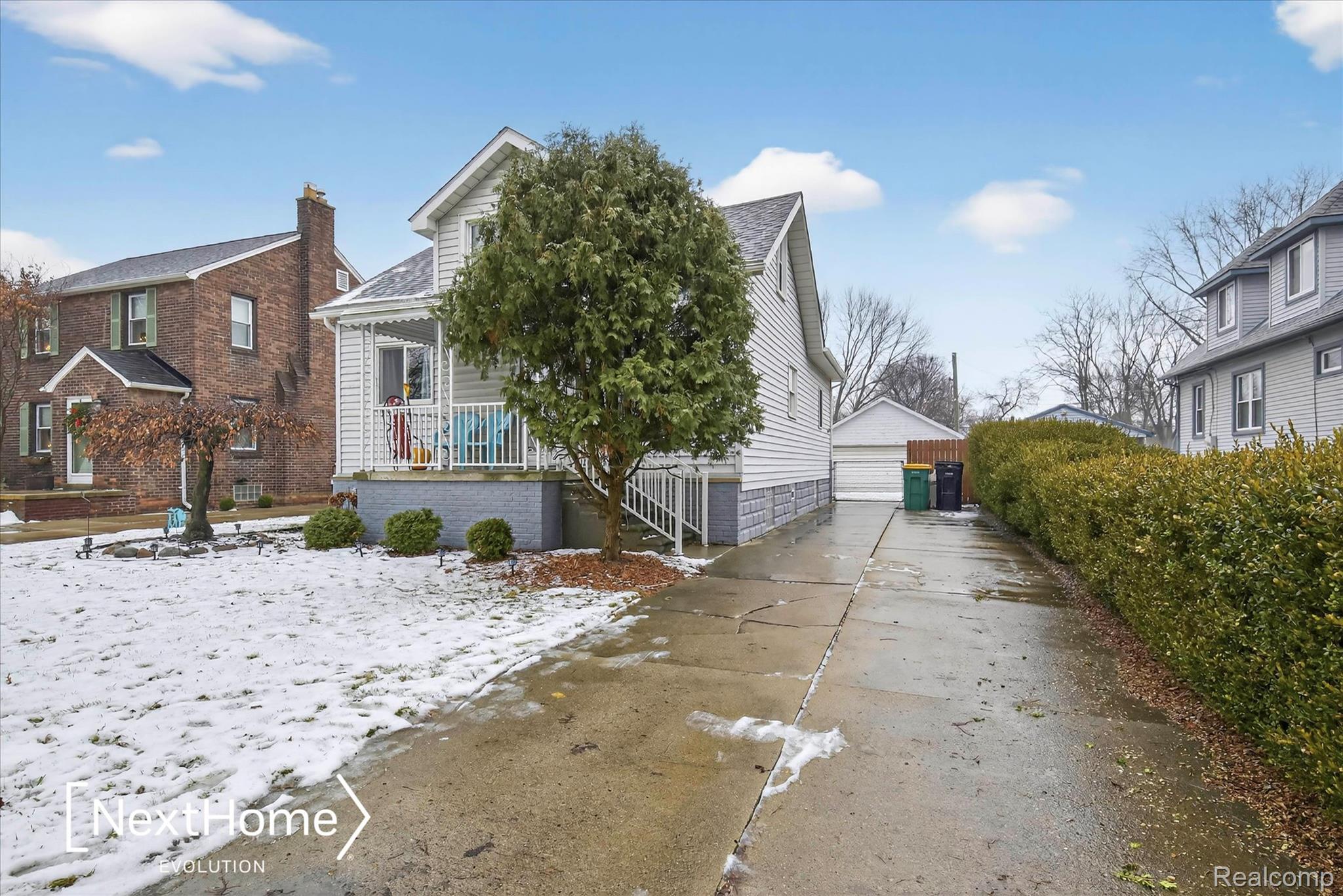 645 Riverbank Street