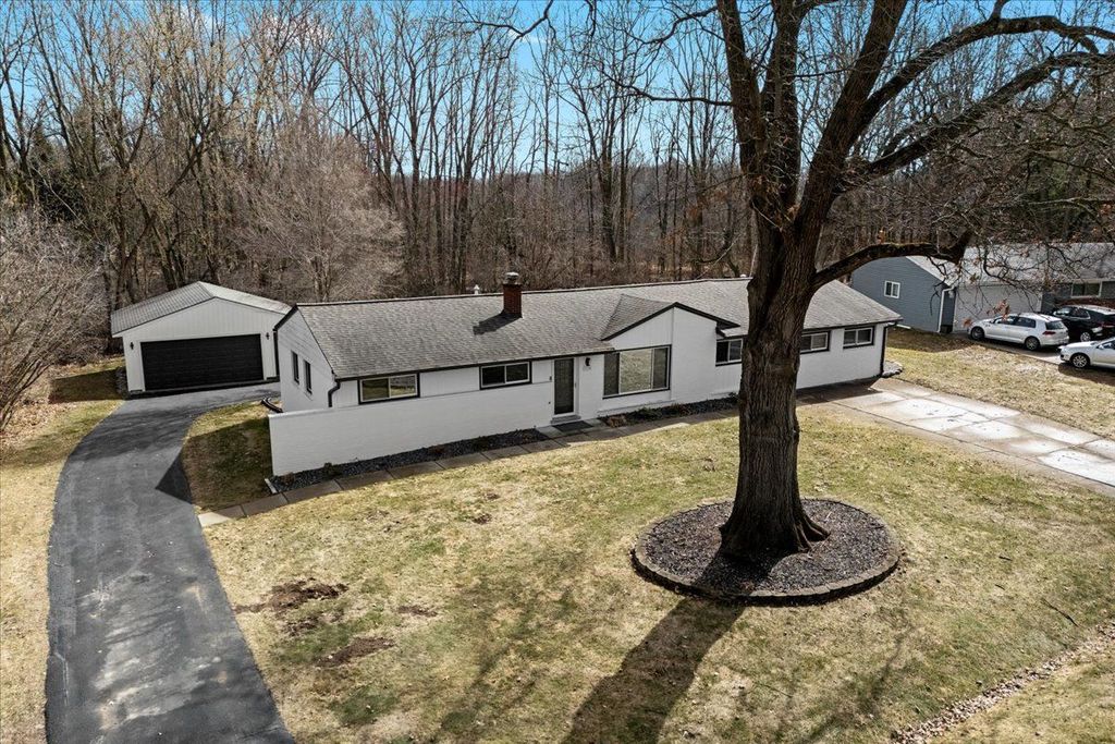 Photo for 6198 CRAMLANE Drive, Independence Charter Township, MI 48346 (MLS # 20250026132)