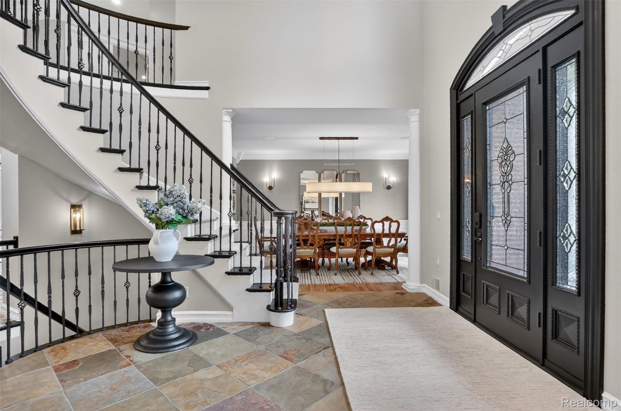 1867 Lincolnshire Drive