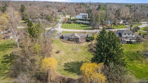 6940 Castle Drive Bloomfield Charter Township MI 48301