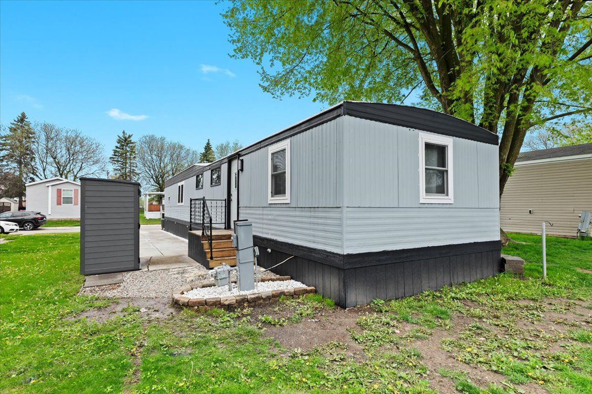 Macomb Township, Michigan 48044, United States, 2 Bedrooms Bedrooms, ,1 BathroomBathrooms,Residential,Active,11539