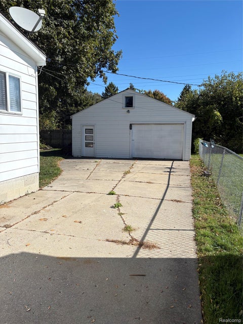 Tiny photo for 26360 Oakland Street, Roseville City, MI 48066 (MLS # 20261085007)