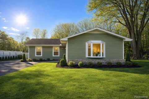 3750 Alida Avenue Rochester Hills City MI 48309