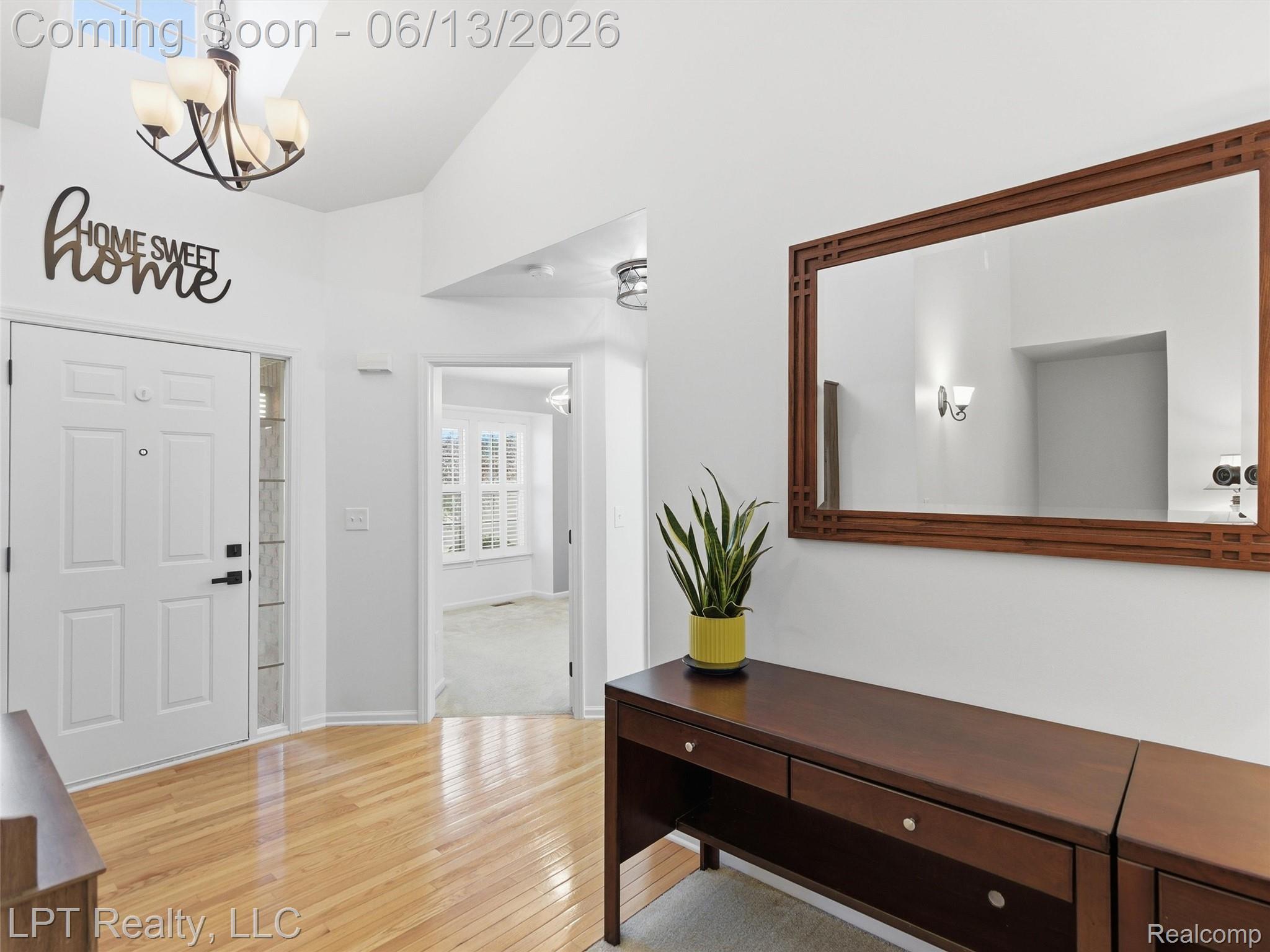 7035 Iris Court