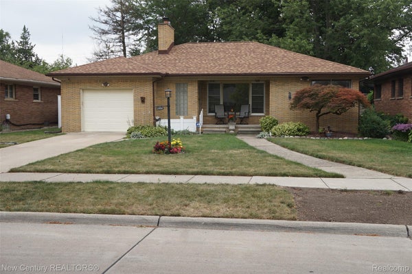 12831 NORTHFIELD BLVD, OAK PARK, MI 48237 - Image 0c8e18d4c25543d5cc525de62d08bcd3/2018910596