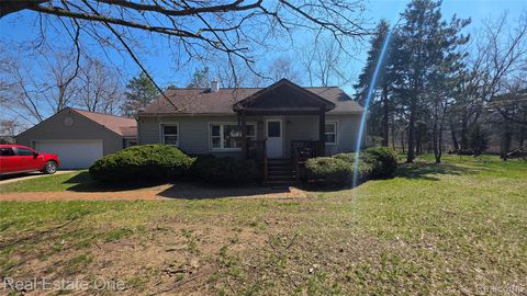 1288 Shoman Street Waterford Charter Township MI 48327