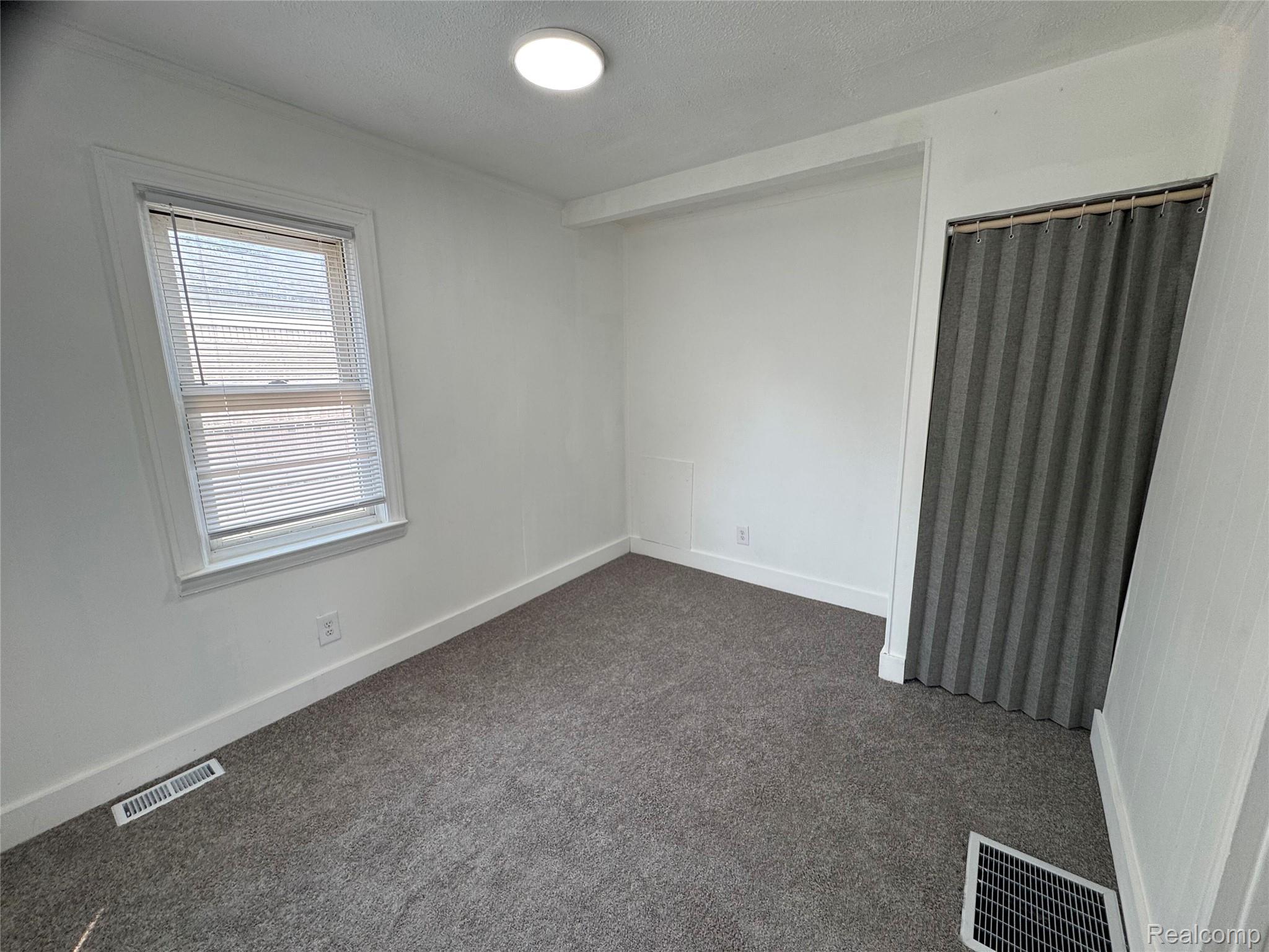 12415 Vernon