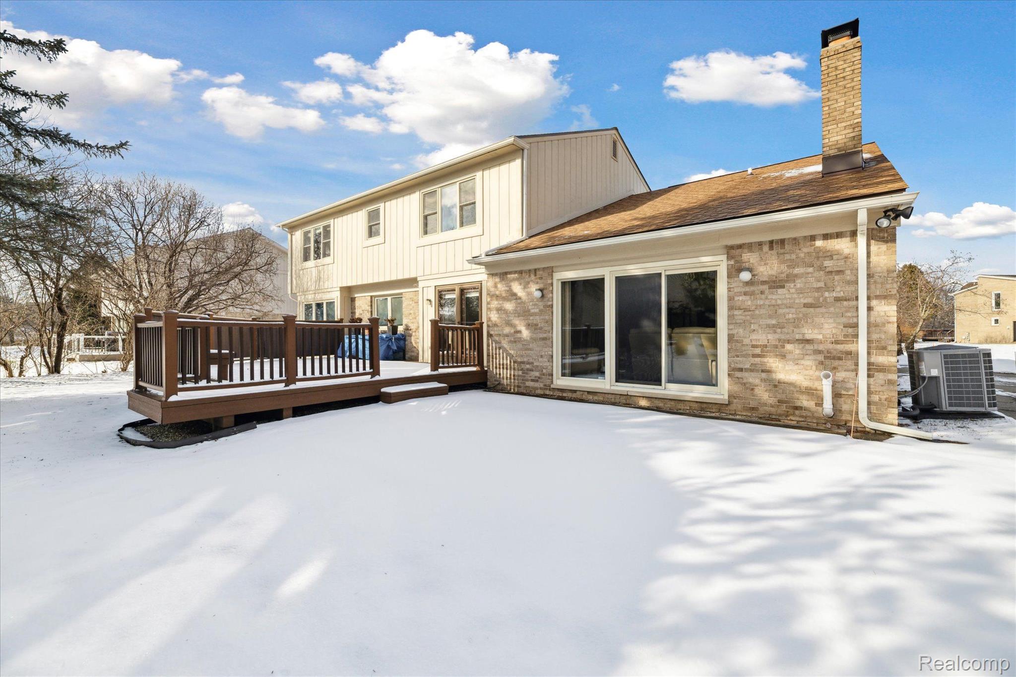 5965 CRESTWOOD Drive