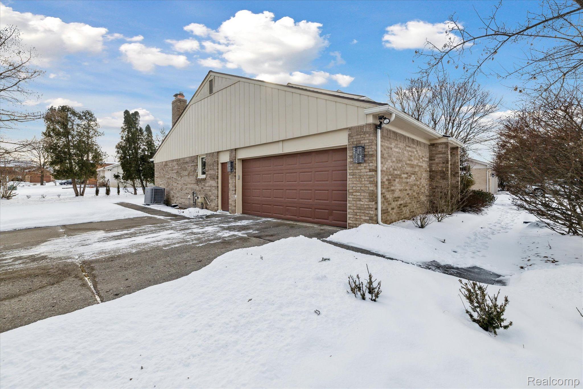 5965 CRESTWOOD Drive