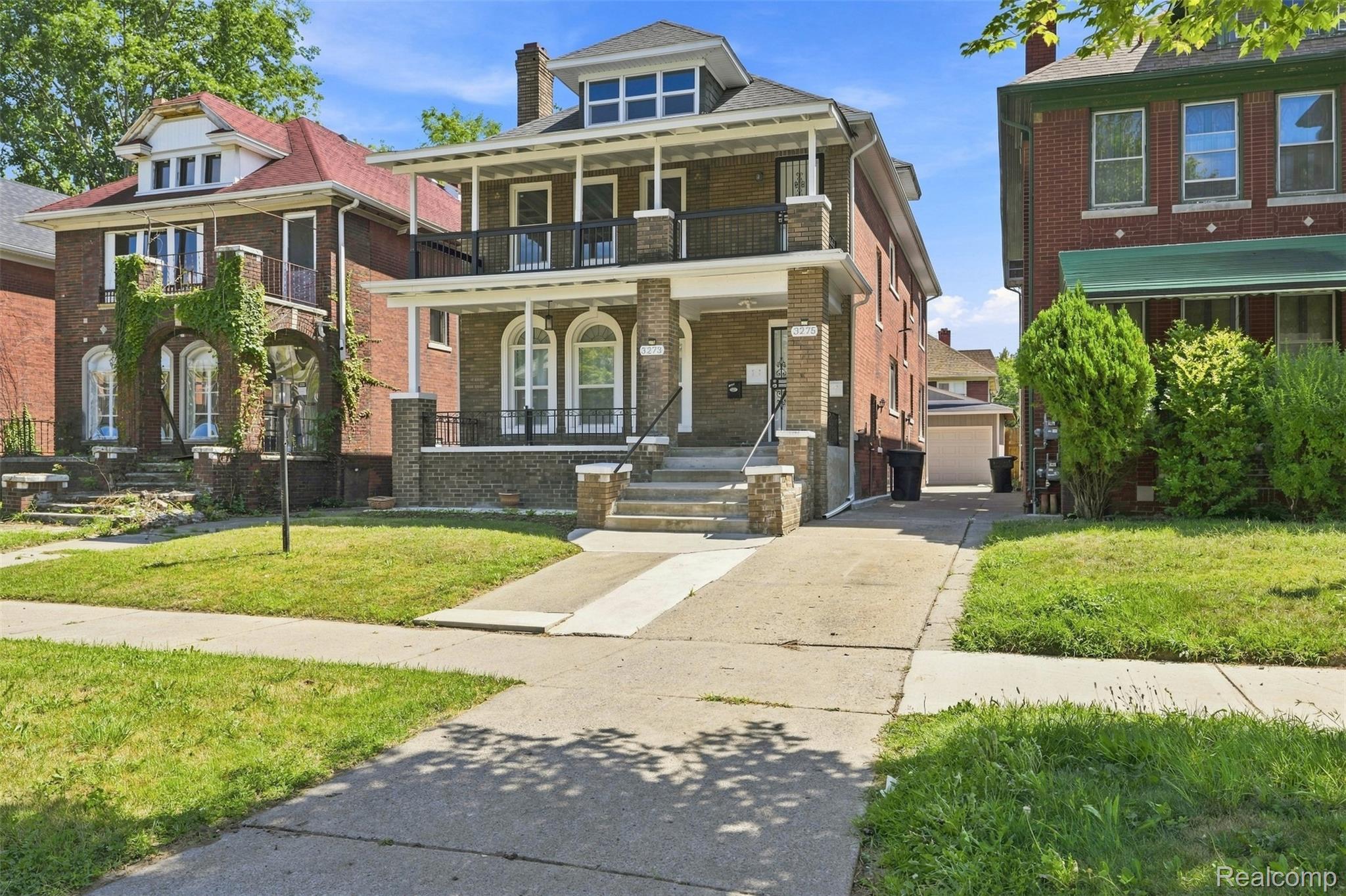 3273 Cortland Street