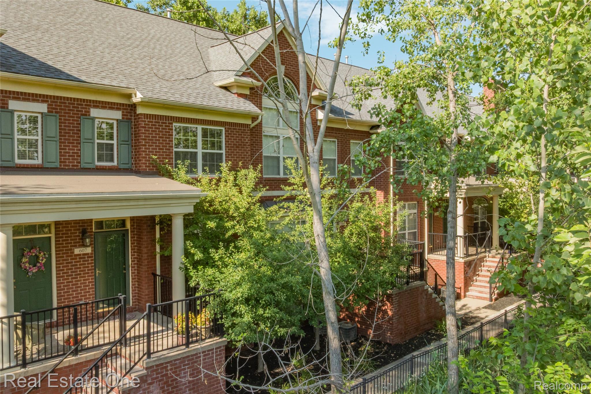609 Village Lane