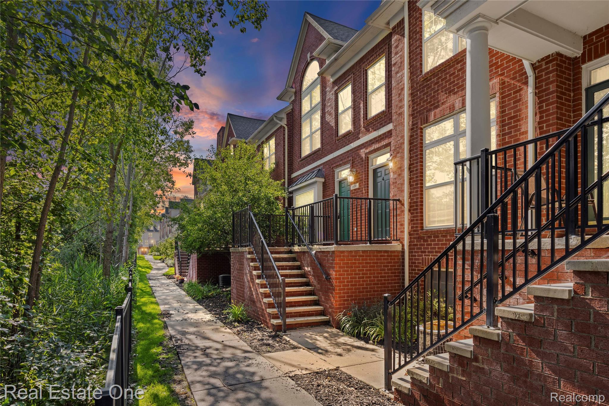 609 Village Lane
