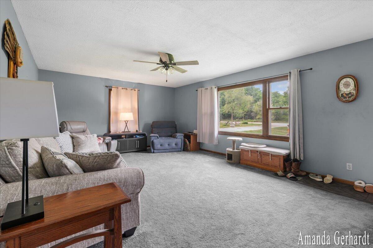 7011 W Bricker