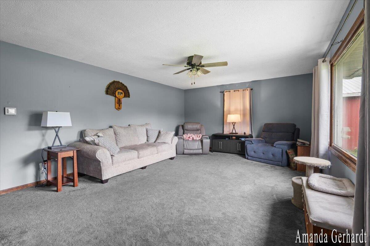 7011 W Bricker
