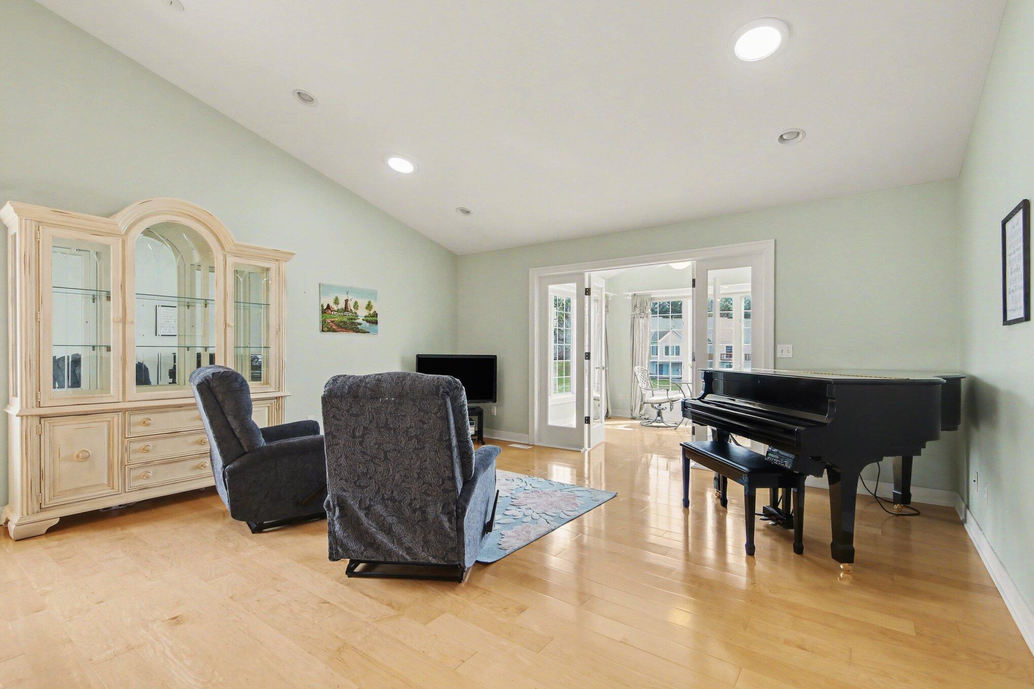 467 Timberlake Drive W