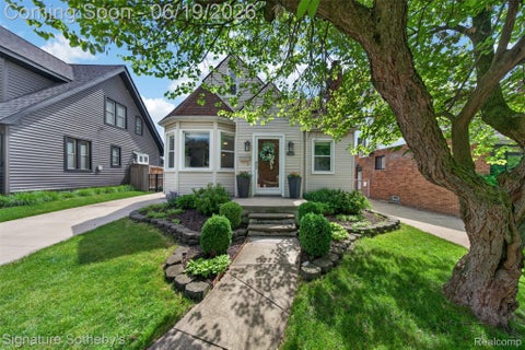 Photo of 125 S Kenwood Avenue, Royal Oak City, MI 48067 (MLS # 20261045917)