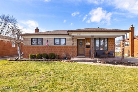 32549 Gloede Drive Drive Warren City MI 48088