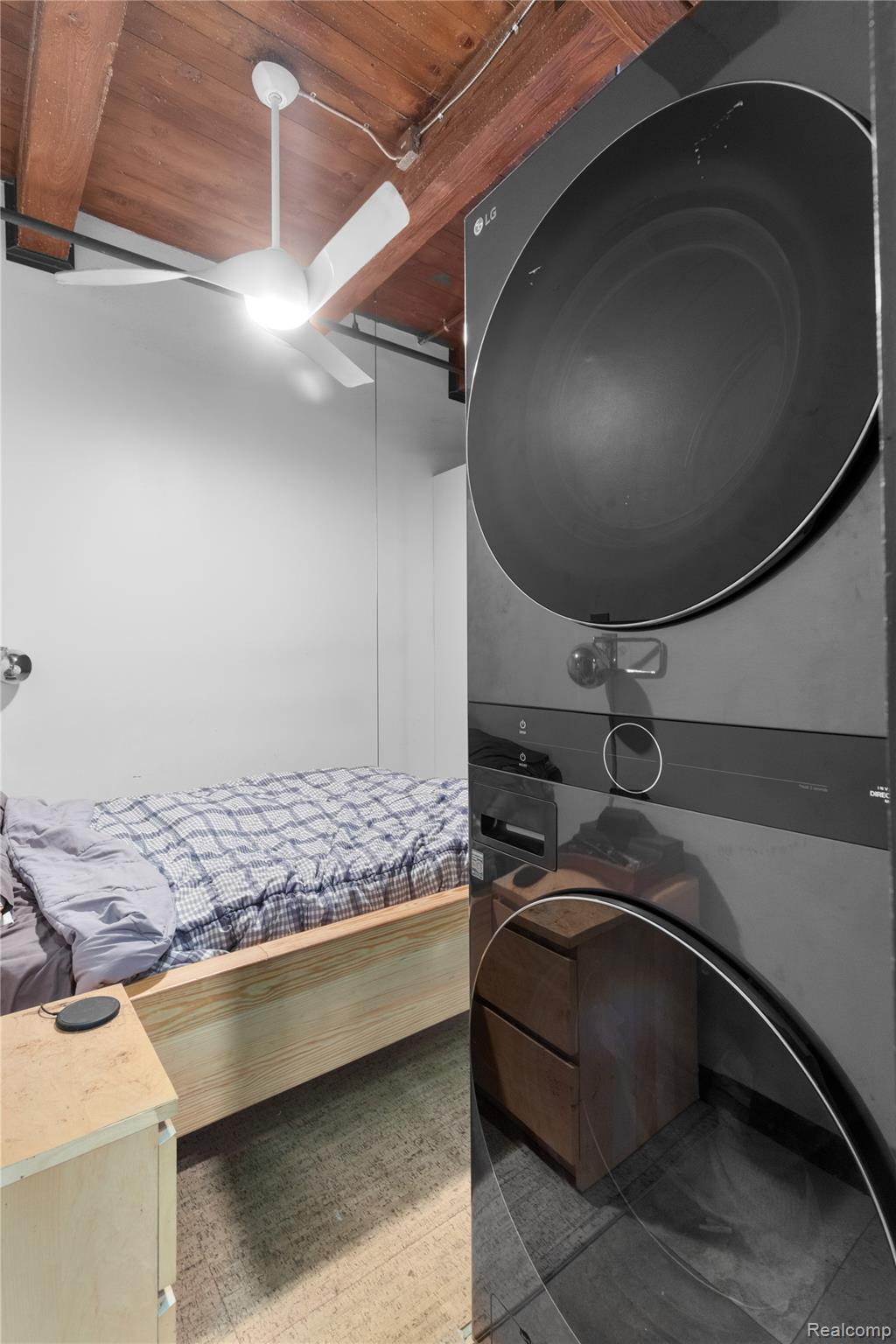 Detroit City, Michigan 48207, United States, 1 Bedroom Bedrooms, ,1 BathroomBathrooms,Residential,Active,215580