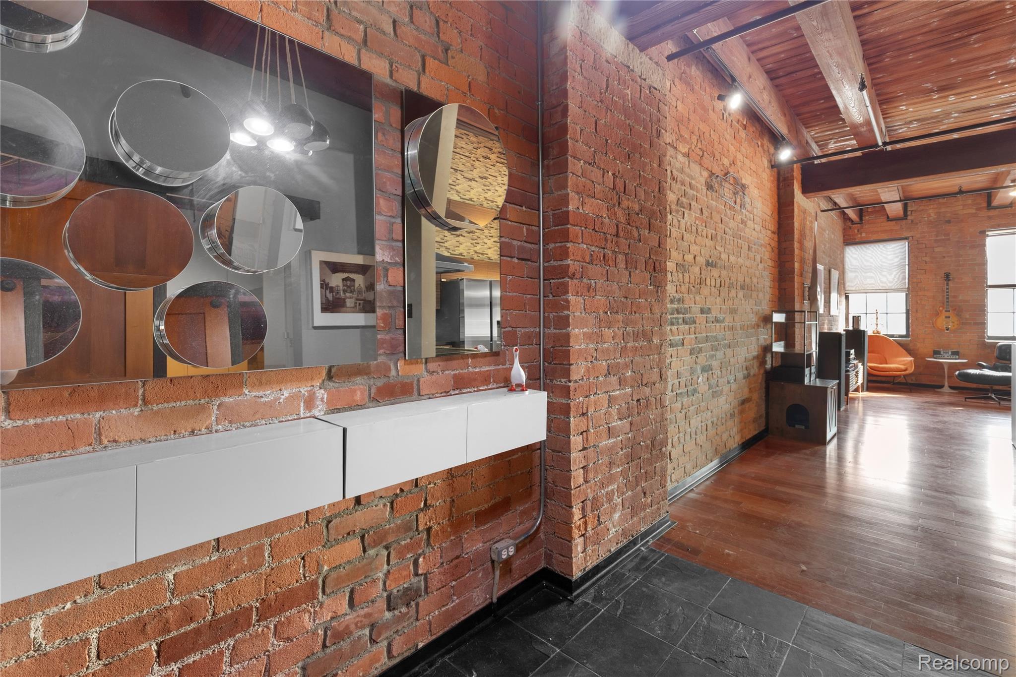 Detroit City, Michigan 48207, United States, 1 Bedroom Bedrooms, ,1 BathroomBathrooms,Residential,Active,215580