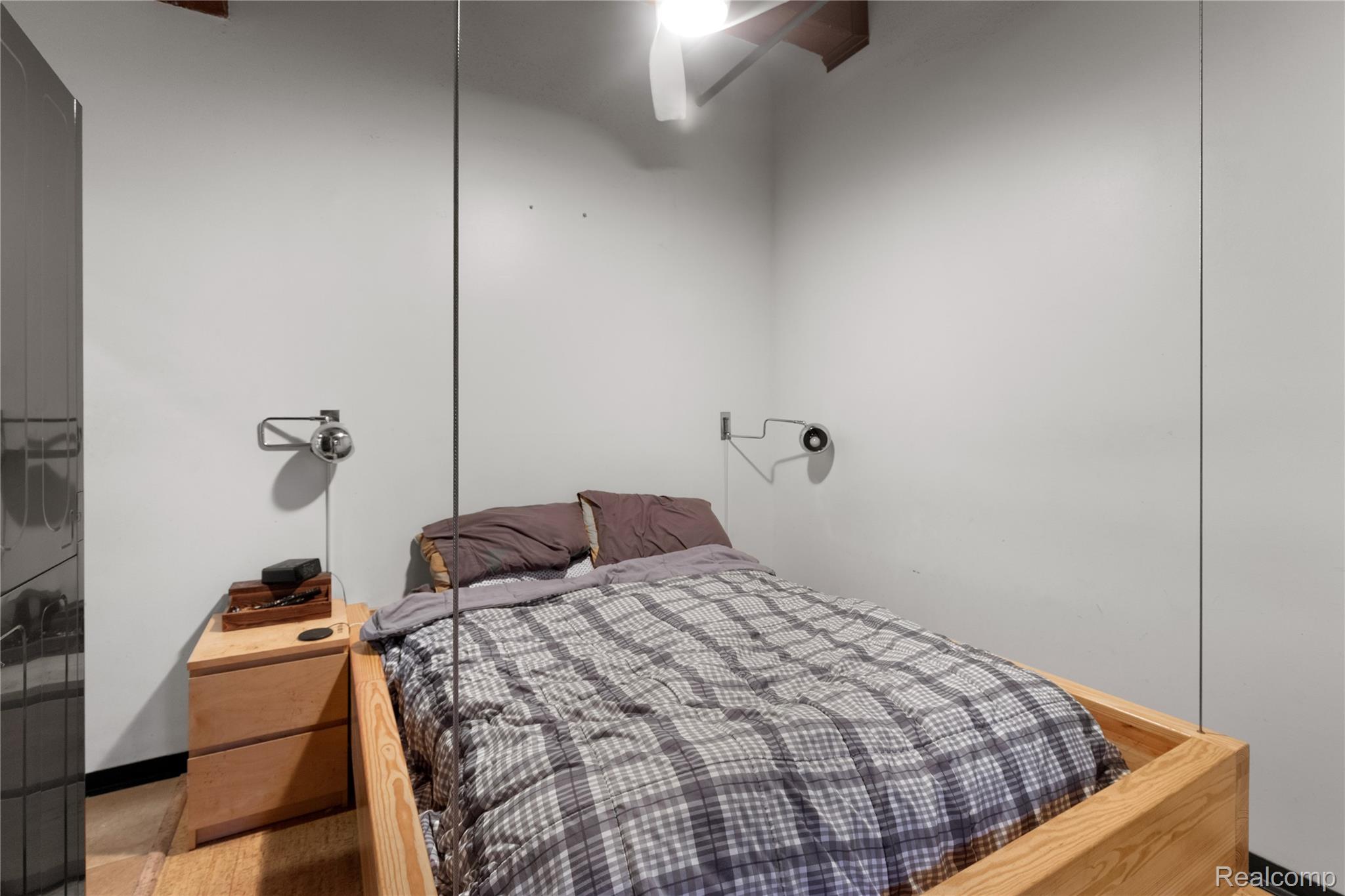 Detroit City, Michigan 48207, United States, 1 Bedroom Bedrooms, ,1 BathroomBathrooms,Residential,Active,215580