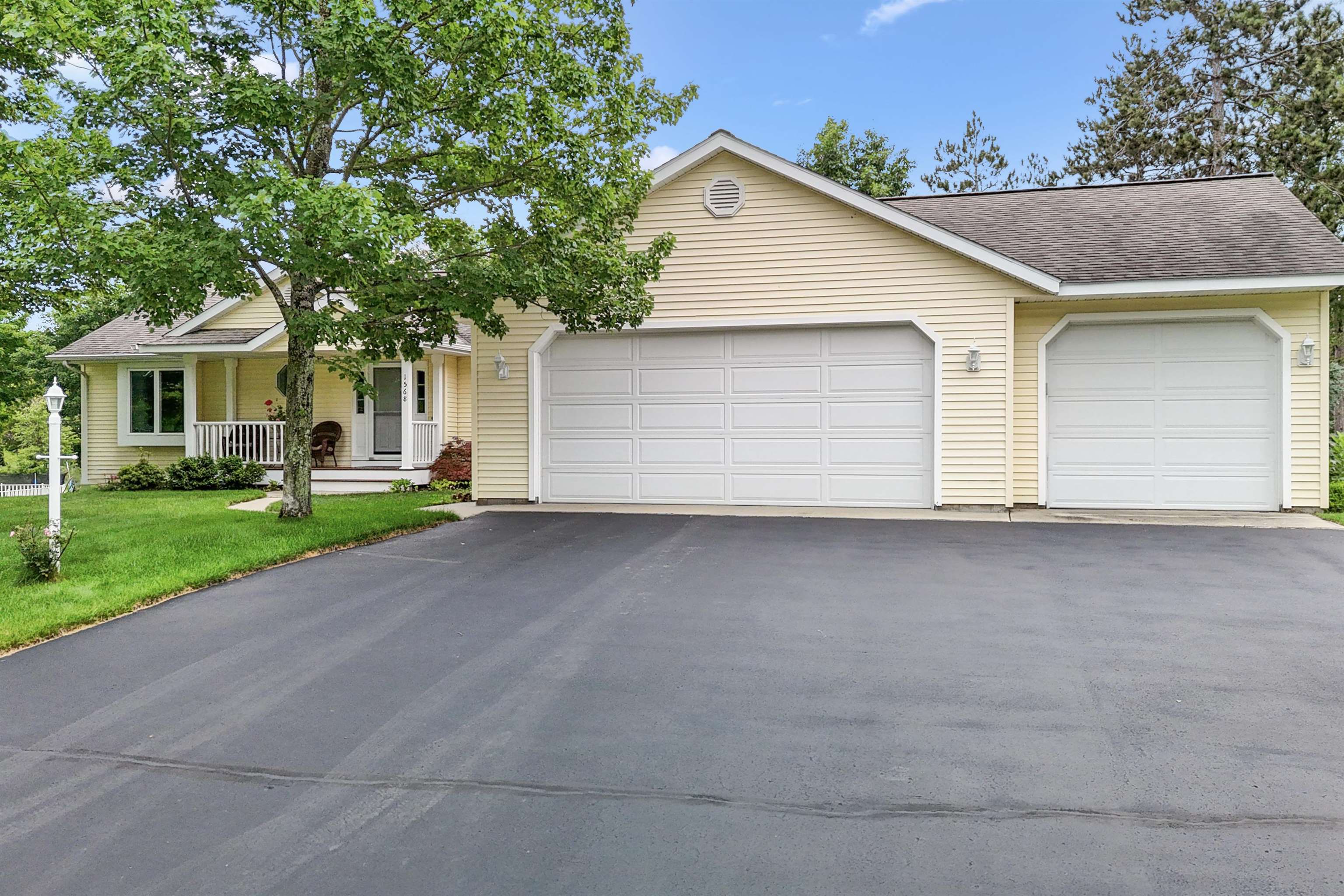 1568 Nightingale Lane