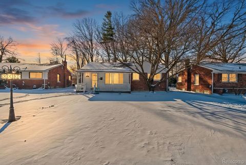 19145 Snow Avenue Dearborn City MI 48124