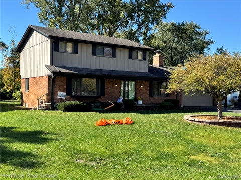 Photo of 2856 Walmsley Circle Drive, Orion Charter Township, MI 48360 (MLS # 20261083177)