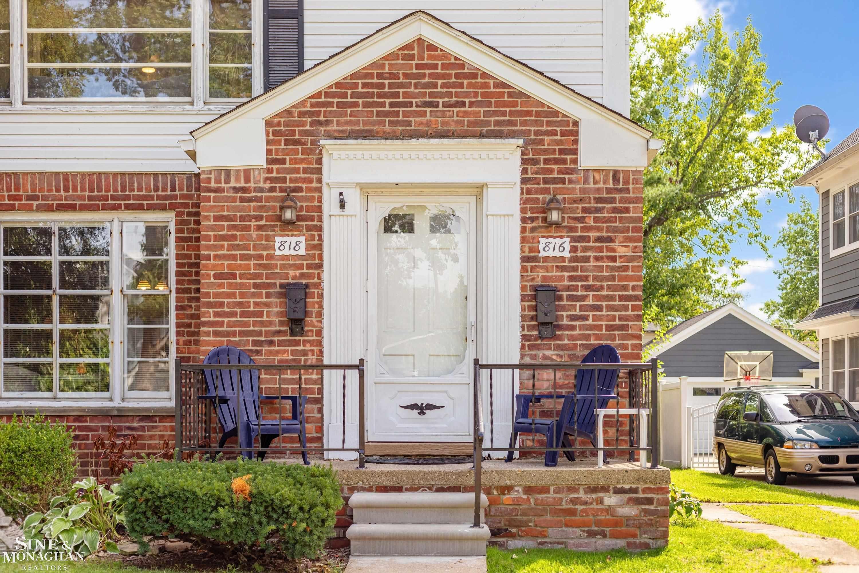 816-818 E 5th Street