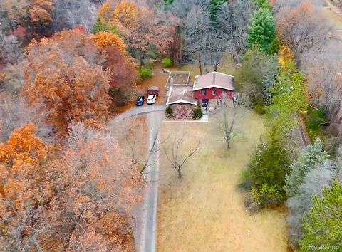 6570 Perryville Road Groveland Township MI 48442