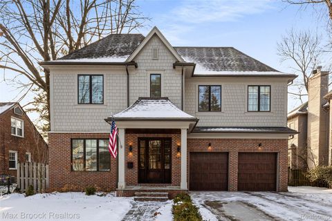 864 Chestnut Street Birmingham City MI 48009