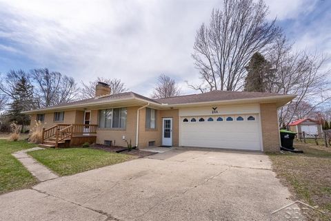 211 N Water Street Pinconning City Bay MI 48650