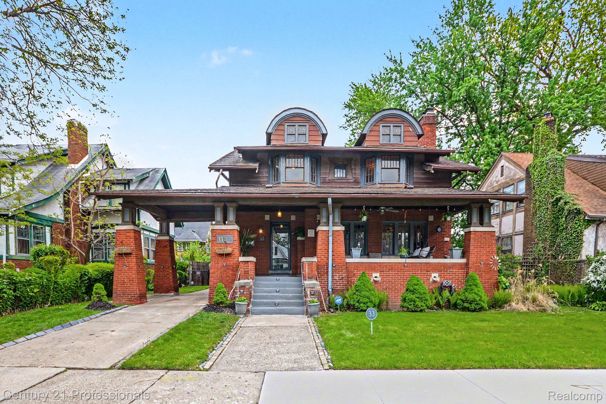 33 Moss Street