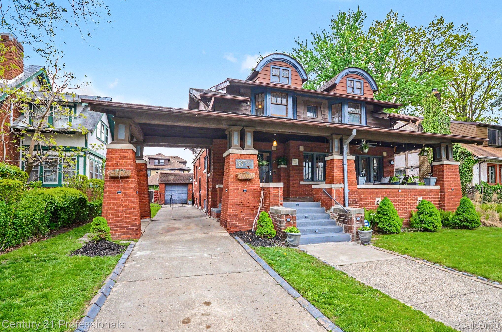 33 Moss Street