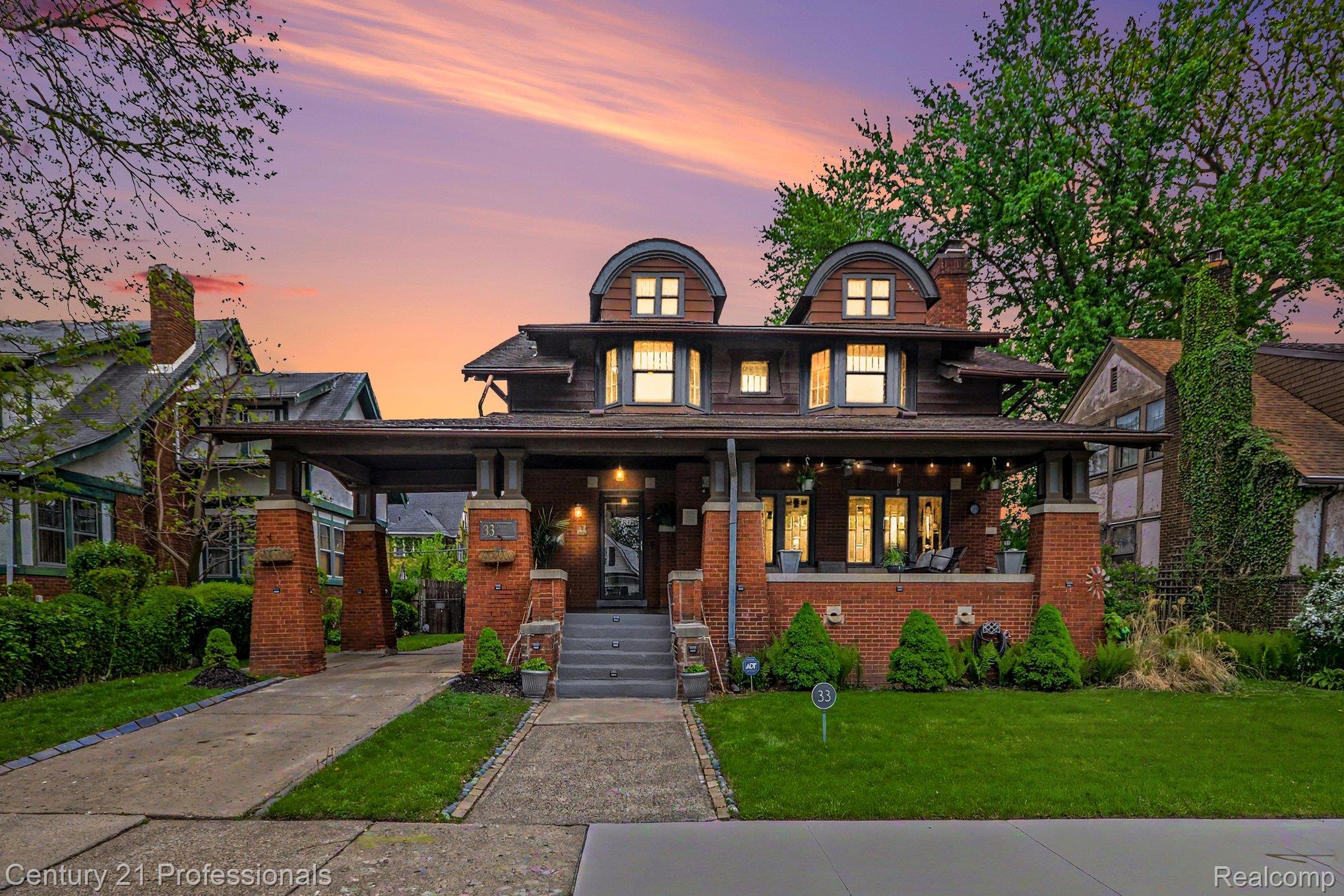 33 Moss Street